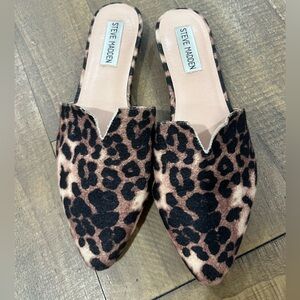 Steve Madden Leopard Mules / Flats
